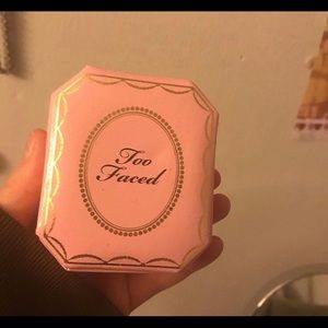 Too faced highlighter !